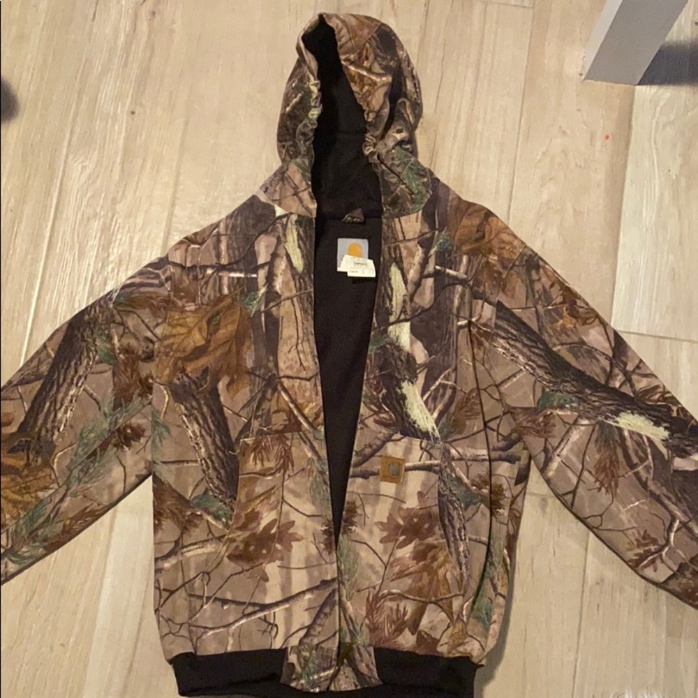 Women’s CARHARTT camouflage jacket.